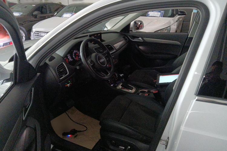 奥迪Q3 2016款 40 TFSI quattro 全时四驱运动型中控内饰19