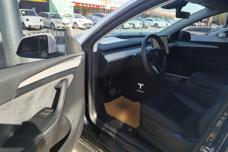 特斯拉 Model Y 2023款 长续航全轮驱动版中控内饰20