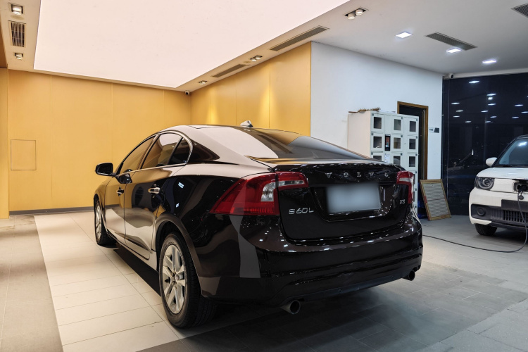 沃尔沃S60 2017款 S60L T3 智进版车身外观6006