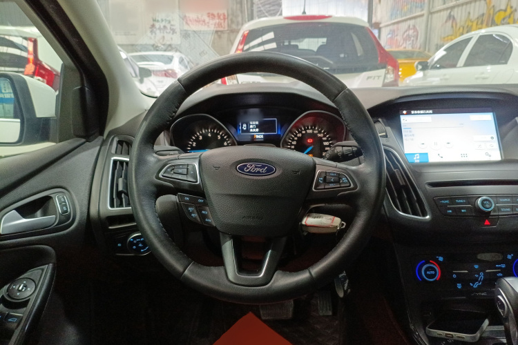 福特 福克斯 2018款 两厢经典 EcoBoost 180 自动精英型局部细节13