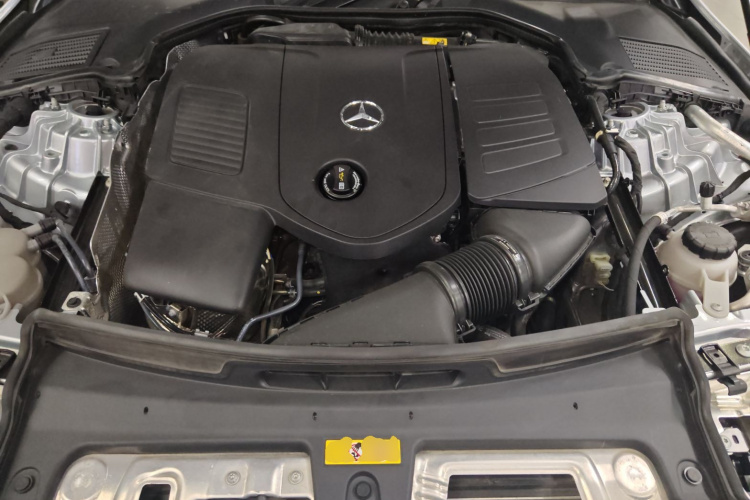 奔驰C级 2023款 改款 C 260 L 运动版机舱底盘24