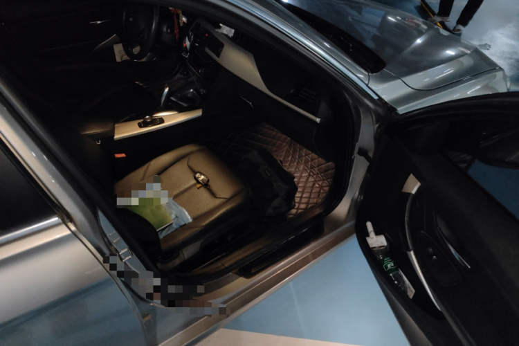 宝马3系 2014款 320Li 时尚型局部细节9005