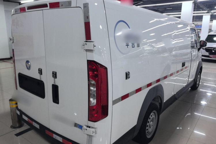 福田 智蓝精灵E7 2024款 改款 纯电动厢式运输车 平顶2座 亿纬锂能46.36kWh车身外观6003