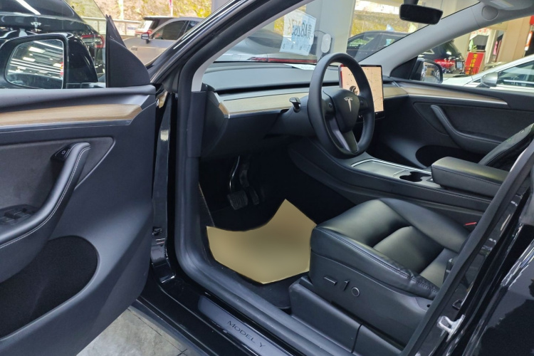 特斯拉 Model Y 2021款 标准续航后驱版中控内饰7003