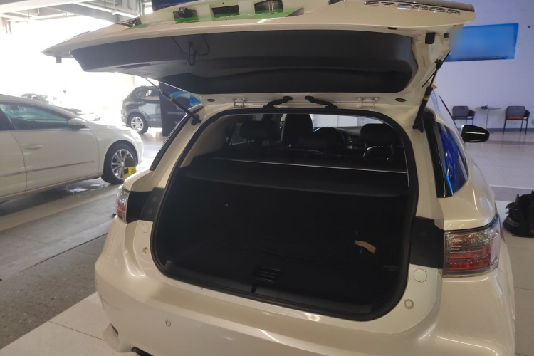 雷克萨斯CT 2014款 CT200h 精英版 单色机舱底盘23