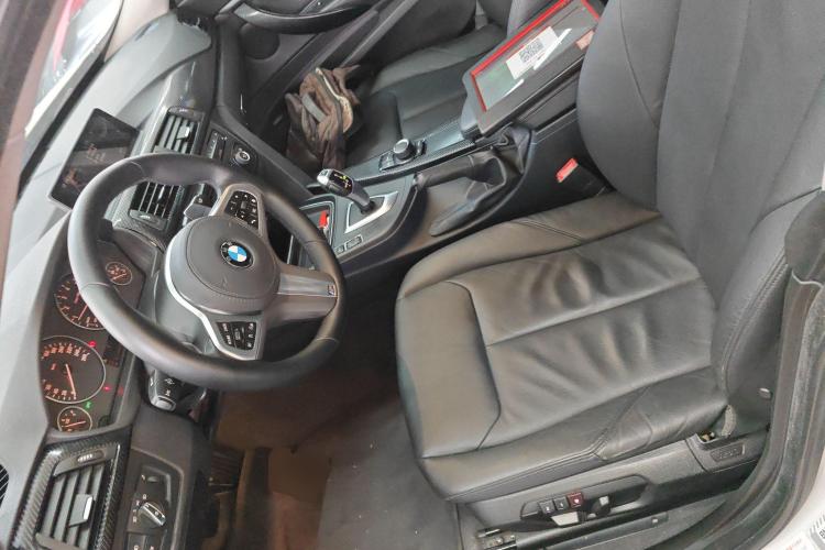 宝马3系GT 2013款 320i 领先型局部细节19