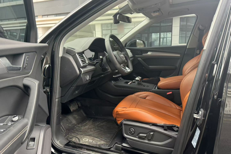 奥迪Q5L 2022款 40T 时尚动感型中控内饰7002