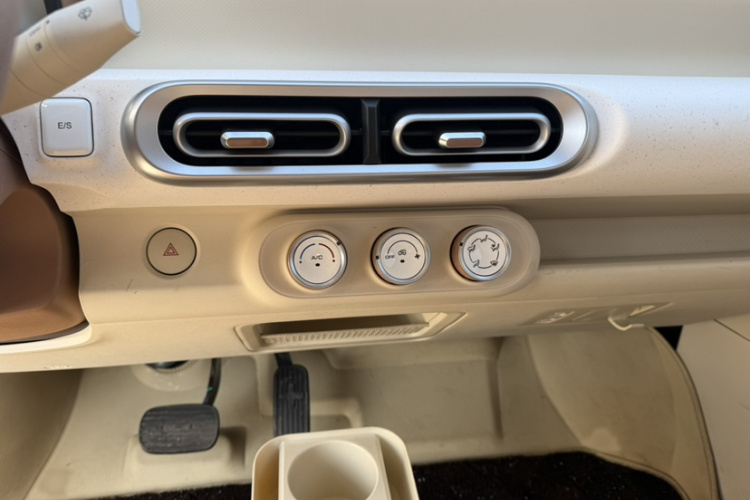 五菱汽车 宏光MINIEV 2024款 第三代 215km 青春版中控内饰7009