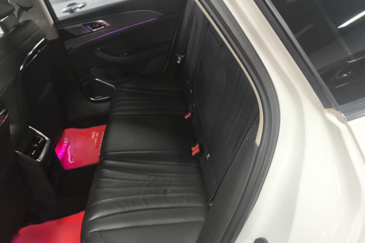 红旗H5 2023款 2.0T 自动智联旗畅版中控内饰7004