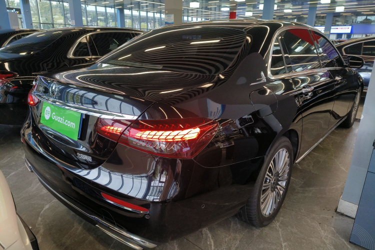奔驰E级 2023款 改款 E 300 L 豪华型车身外观7