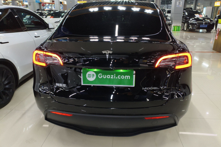 特斯拉 Model Y 2022款 后轮驱动版车身外观6