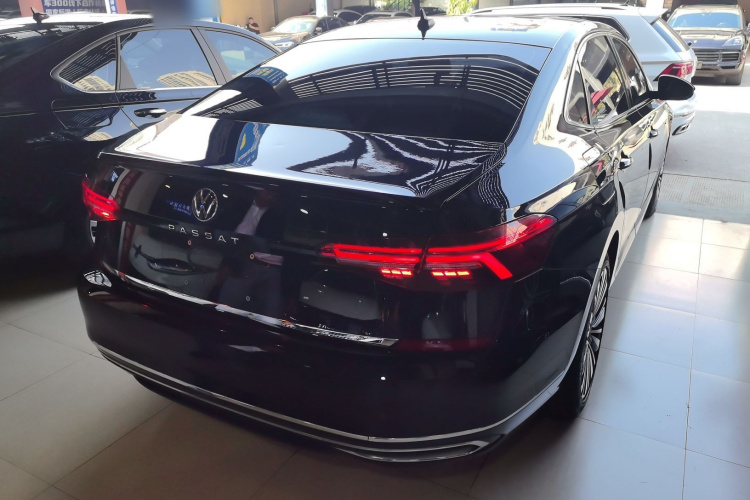 大众 帕萨特 2020款 改款 330TSI 豪华版 国VI车身外观7