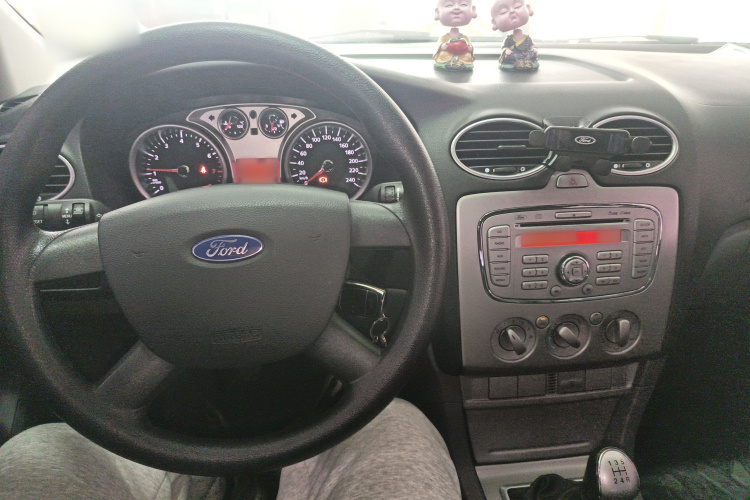 福特 福克斯 2013款 两厢经典 1.8L 手动基本型中控内饰7002