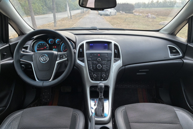 别克 英朗 2013款 XT 1.6T 自动时尚运动版中控内饰7001