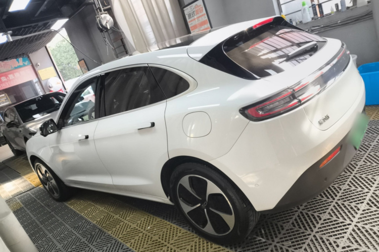 鸿蒙智行 问界M5 2022款 纯电后驱标准版车身外观4