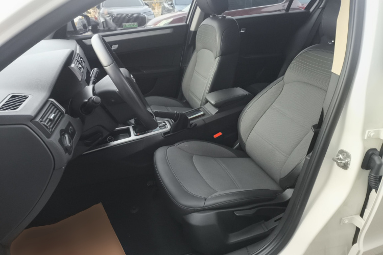 观致3 2016款 都市SUV 1.6T 自动致悦型中控内饰19