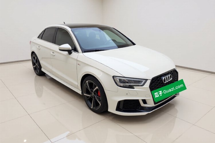 奥迪A3 2018款 30周年年型 Limousine 35 TFSI 运动型车身外观3