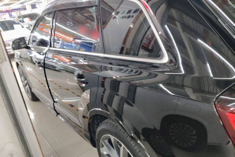 奥迪Q7 2023款 55 TFSI quattro S line运动型车身外观4