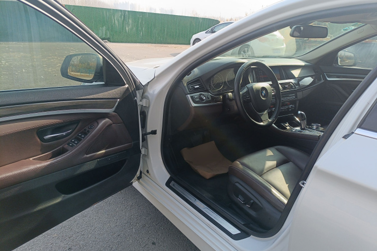宝马5系 2014款 525Li 豪华设计套装中控内饰7003