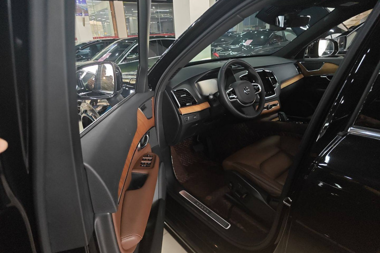 沃尔沃XC90 2021款 B6 智逸豪华版 7座中控内饰20