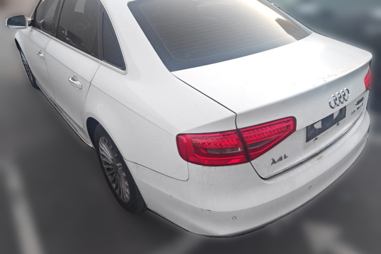 奥迪A4L 2016款 35 TFSI 典藏版 自动标准型车身外观5