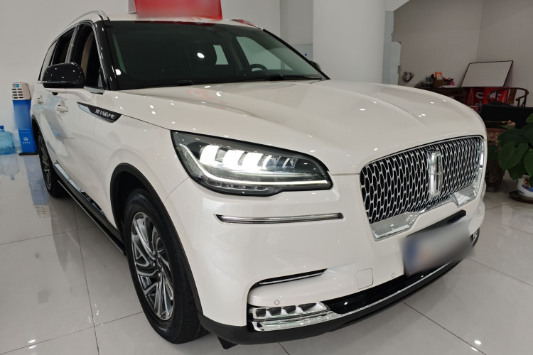 林肯 飞行家 2022款 3.0T V6 四驱尊享版车身外观3