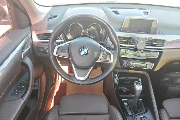 宝马X1 2019款 sDrive18Li 尊享型中控内饰13