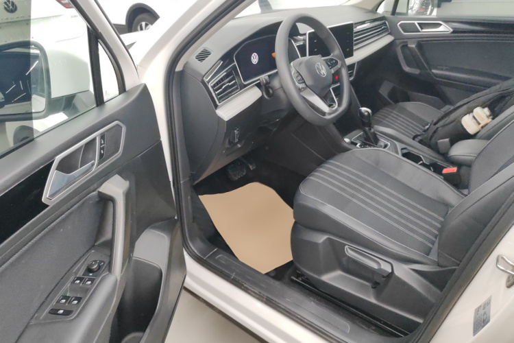 大众 途观L 2022款 330TSI 自动两驱舒享版中控内饰20