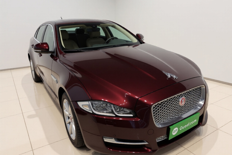 捷豹XJ 2016款 XJL 2.0T 两驱典雅商务版车身外观3