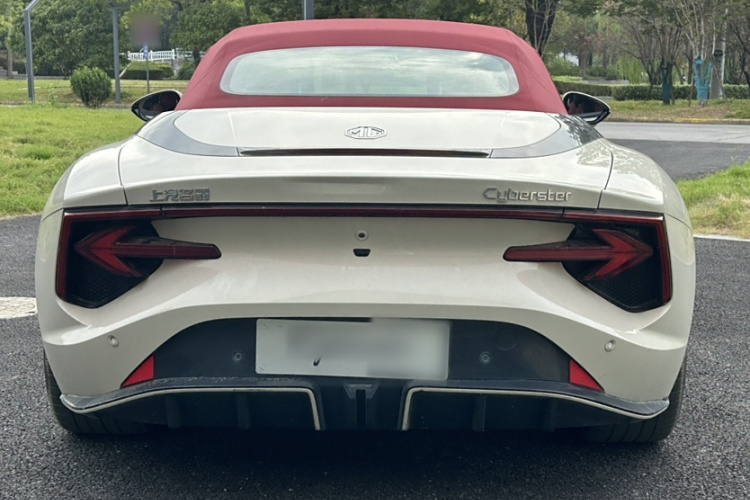 名爵 MG Cyberster 2024款 520km 传奇四驱红篷版车身外观6006
