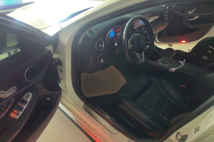 奔驰C级 2019款 C 180 L 时尚型运动版中控内饰20