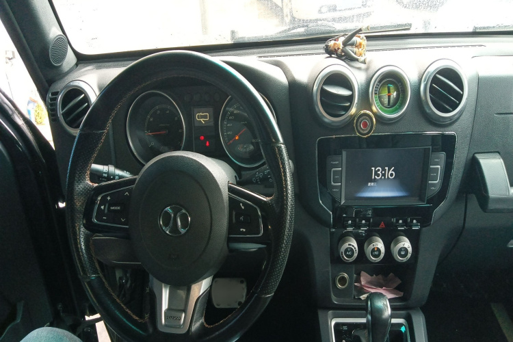 北京BJ40 2016款 40L 2.3T 自动两驱尊贵版中控内饰7002