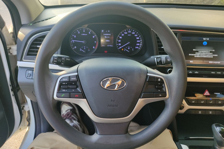 现代 领动 2016款 1.6L 自动智炫·精英型中控内饰13