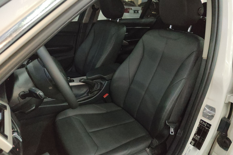 宝马3系 2015款 316Li 时尚型中控内饰19