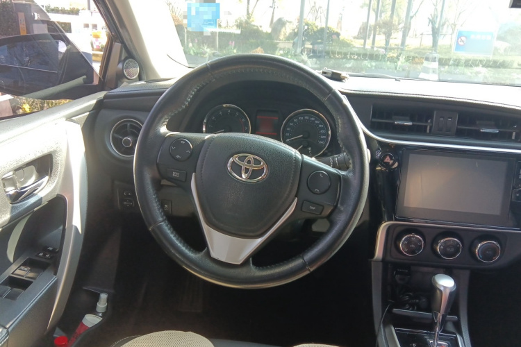 丰田 卡罗拉 2017款 改款 1.2T S-CVT GL-i真皮版中控内饰13