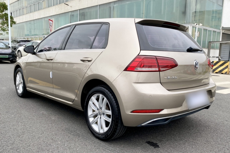 大众 高尔夫 2018款 230TSI 自动舒适型车身外观6008