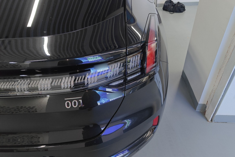 极氪001 2021款 超长续航双电机 YOU版车身外观9