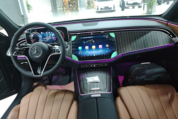 奔驰E级 2025款 改款 E 300 L 时尚型中控内饰7002