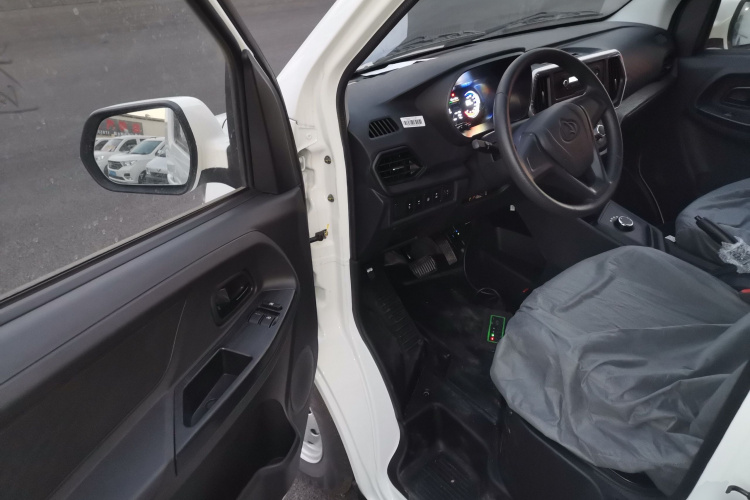 长安凯程 长安睿行EM80 2025款 客运版 舒适型 6座 300km 对开门中控内饰20