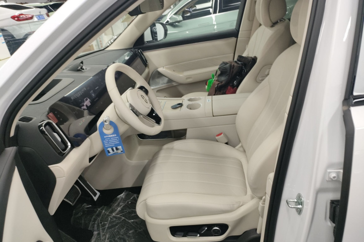 鸿蒙智行 问界M8 2025款 增程 Ultra版 53.4kWh 5座版局部细节19