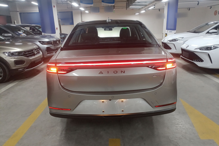 埃安 AION S Plus 2025款 出行版 52.998kWh车身外观6