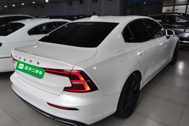 沃尔沃S60 2020款 T4 智逸豪华版车身外观7