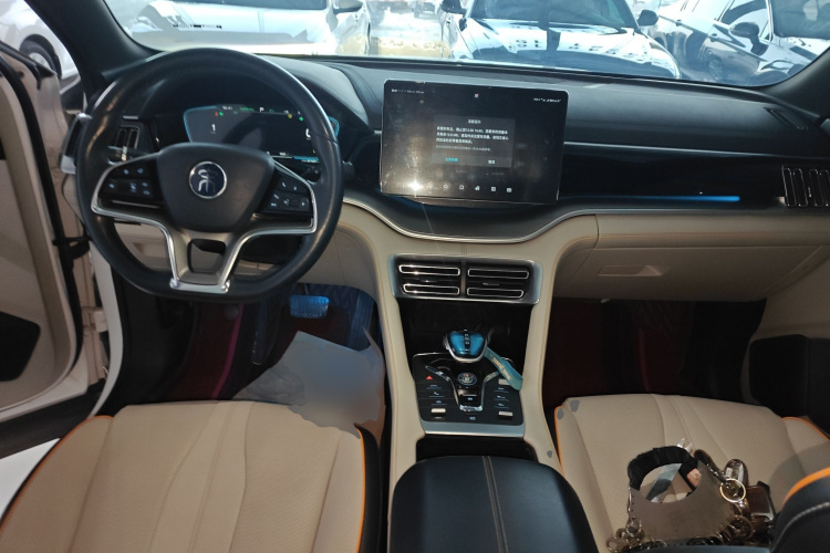 比亚迪 宋PLUS新能源 2021款 DM-i 51KM 尊荣型中控内饰7002