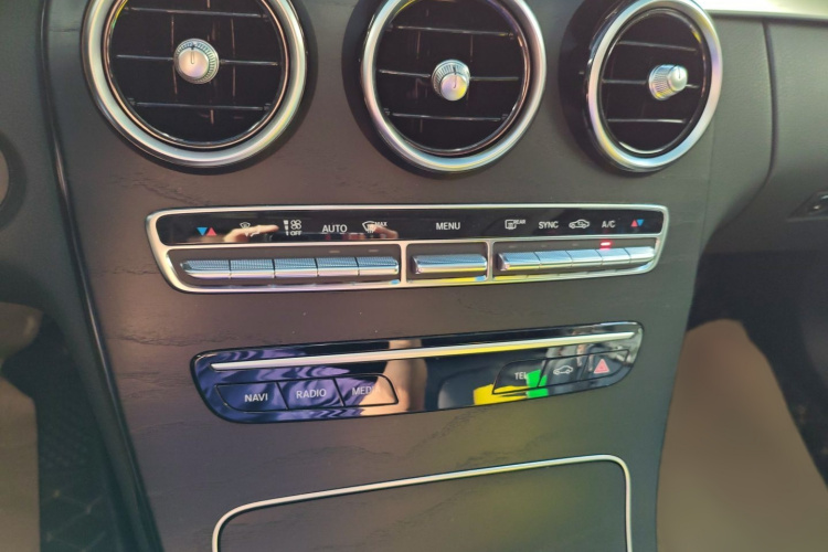 奔驰C级 2020款 C 200 L 时尚型运动版局部细节16