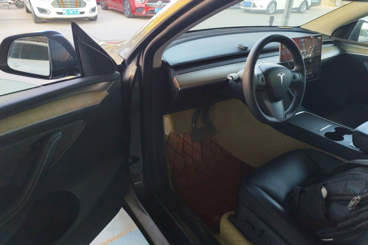 特斯拉 Model Y 2022款 后轮驱动版中控内饰7003