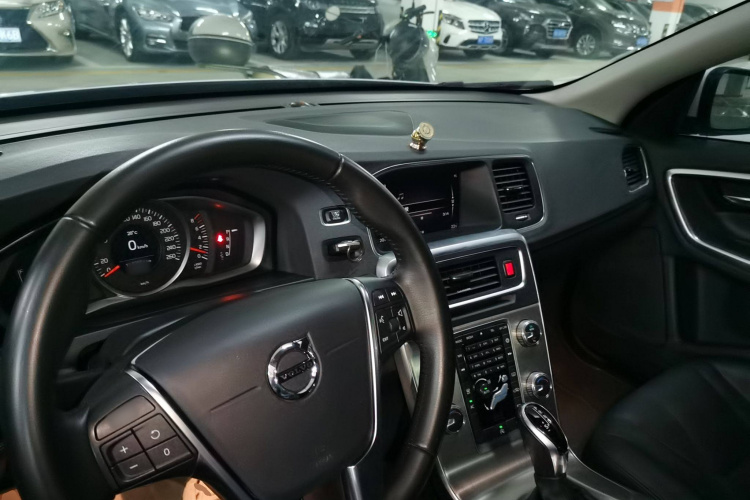 沃尔沃S60 2018款 S60L T3 智进进取版中控内饰12