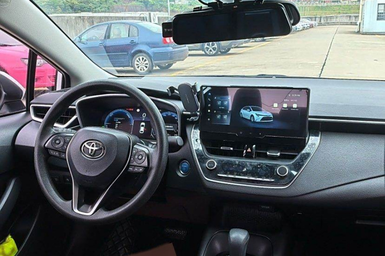 丰田 雷凌 2023款 智能电混双擎 1.8L 豪华版中控内饰7004