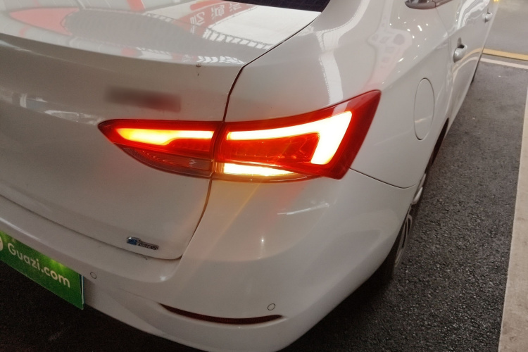 别克 英朗 2021款 改款 1.3T 自动轻混动精英型车身外观9