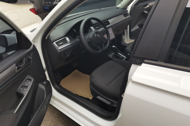 大众 2019款 宝来·传奇 1.5L 自动时尚型 国V中控内饰19