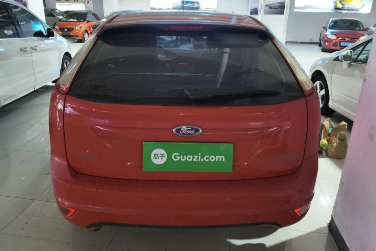 福特 福克斯 2013款 两厢经典 1.8L 自动基本型车身外观6